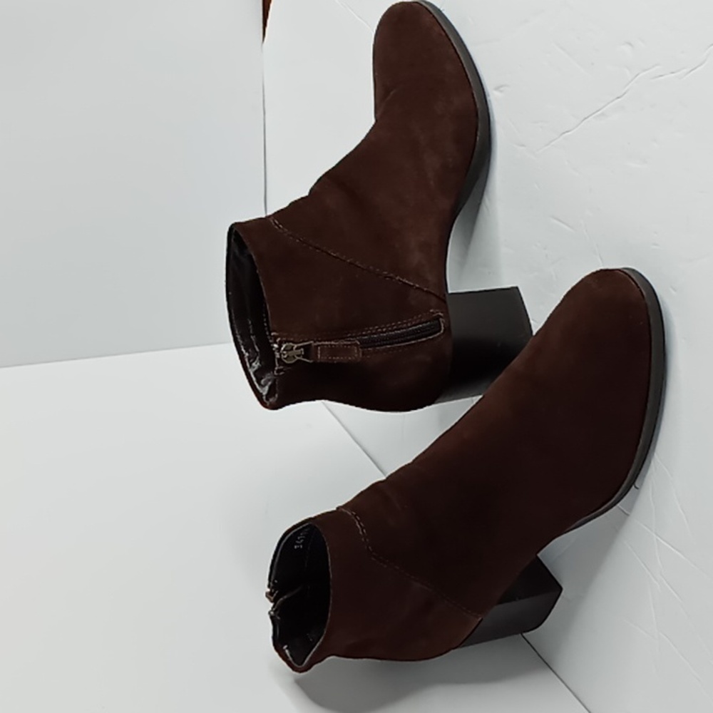 Aquatalia - Eileen -Italian made Brown Suede Ankle Boots.  Size 8. - 3" heel - Picture 5 of 14